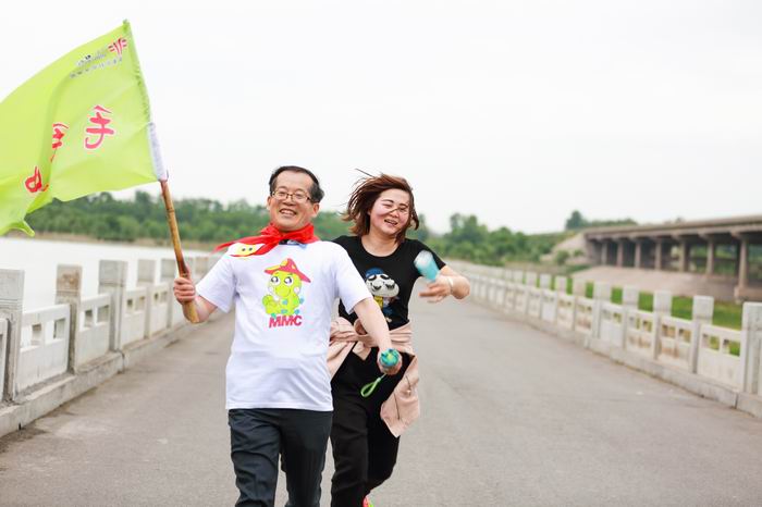 雨中环行太公湖:130名护士的浪漫情调