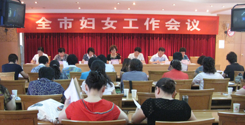 王延国在全市妇女工作会议上做科普讲座