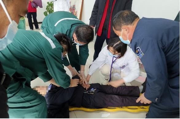 义诊中突发脑梗，窗口期历生死时速